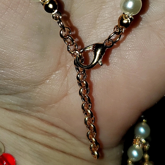 Retro pearl tassel necklace with red rhinestones & gold tone flower trim. - Picture 6 of 7